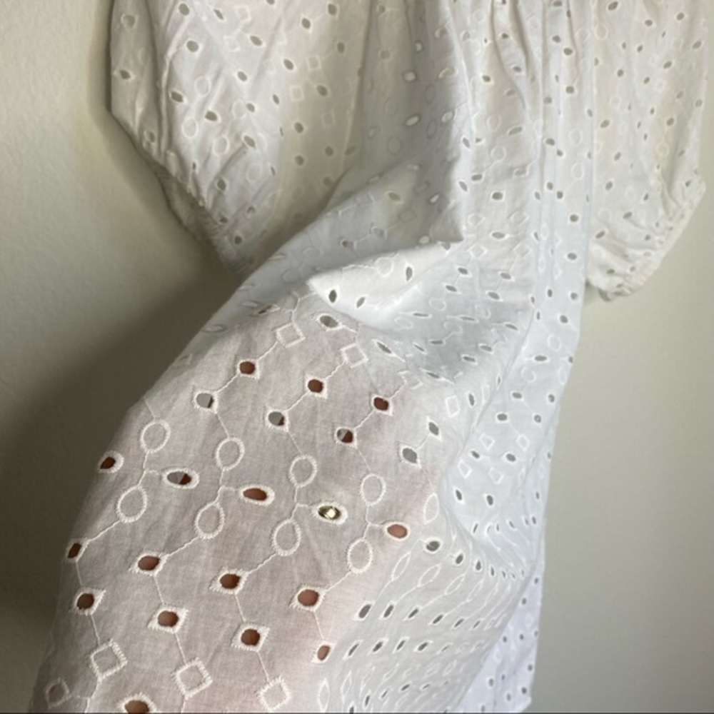 Universal thread round neck eyelet blouse - Picture 3 of 5